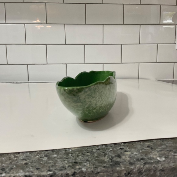 VTG Grass Green Ceramic Pottery Planter - Picture 8 of 8